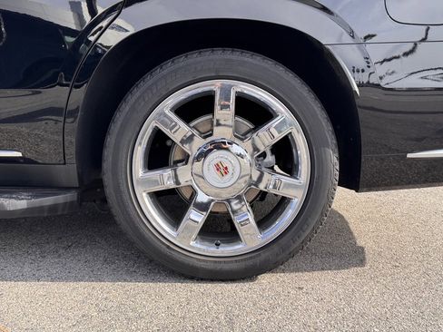 Used 2024 Cadillac Escalade Luxury image 15