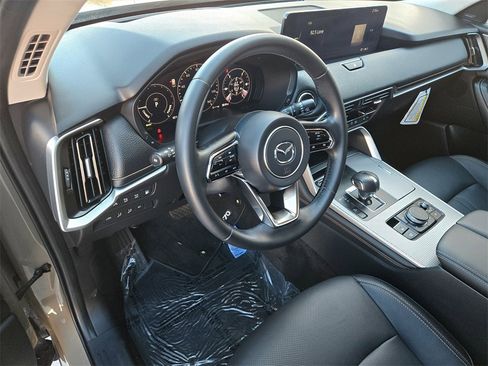 Used 2025 MAZDA CX-70 Plug-In Hybrid w/ Premium Pkg image 11