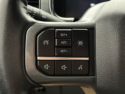 Used 2022 Ford F150 Lightning XLT image 12