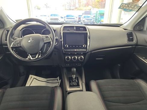 Used 2024 Mitsubishi Outlander Sport SE image 11