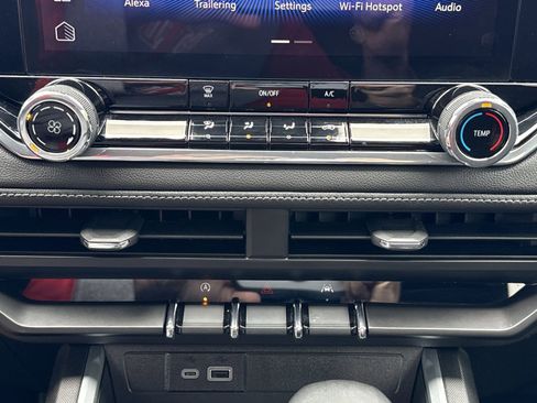 Used 2024 Chevrolet Colorado LT image 24