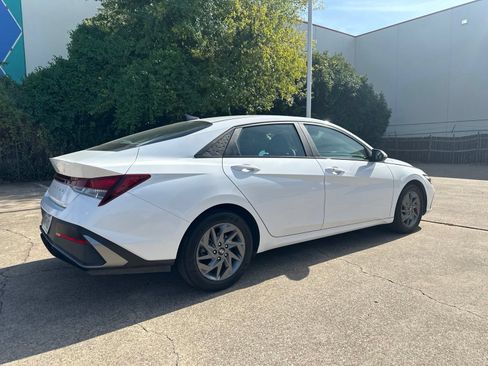 Used 2024 Hyundai Elantra SEL FWD image 6