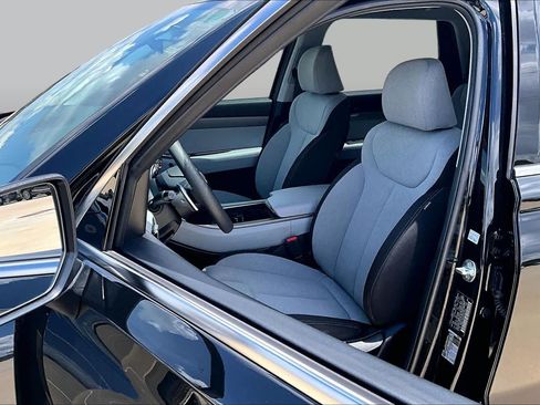 Used 2025 Hyundai Palisade SE FWD image 8