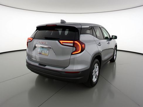 Used 2024 GMC Terrain SLE FWD image 9