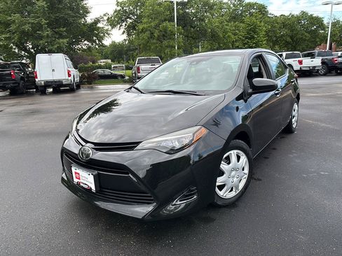 Used 2017 Toyota Corolla LE FWD image 1