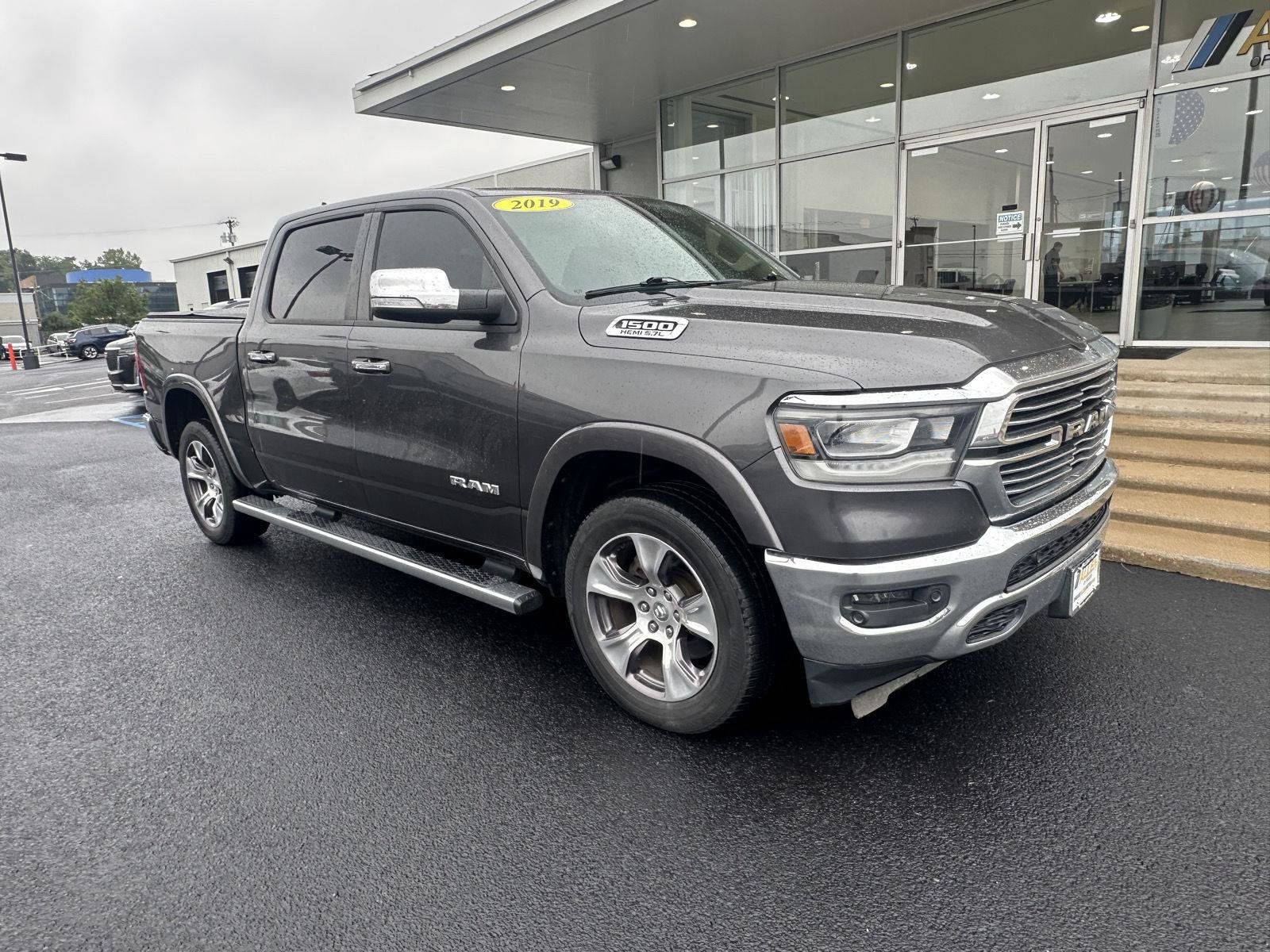 Used 2019 RAM 1500 Laramie AWD/4WD image 2