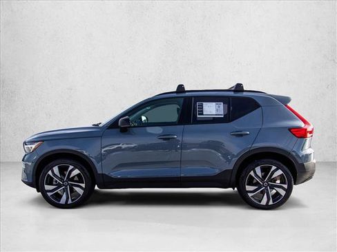 Used 2023 Volvo XC40 B5 Ultimate w/ Protection Package Premier image 8