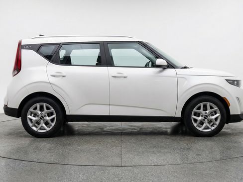 Used 2025 Kia Soul LX w/ LX Technology Package image 11