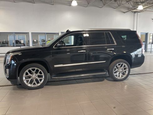 Used 2019 Cadillac Escalade Premium Luxury image 6