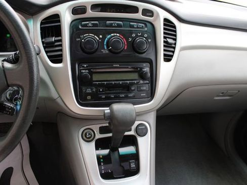 Used 2005 Toyota Highlander V6 image 12