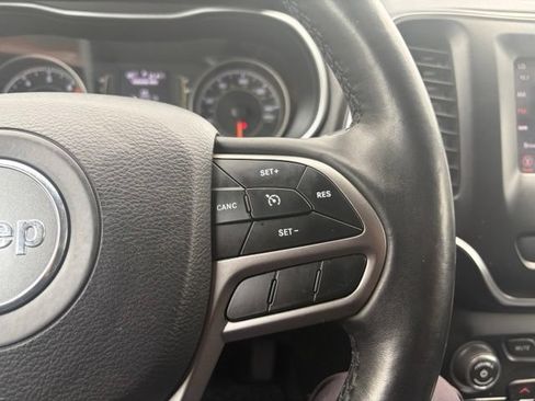 Used 2019 Jeep Cherokee Latitude Plus w/ Comfort/Convenience Group AWD/4WD image 37