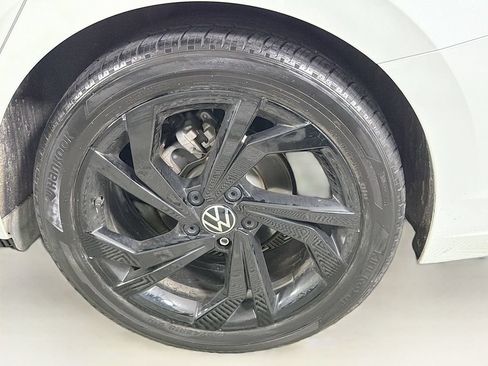 Used 2025 Volkswagen Jetta SE FWD image 31