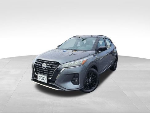 Used 2024 Nissan Kicks SR w/ SR Premium Package image 3