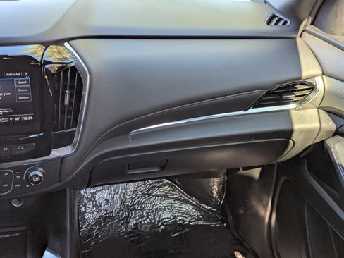 Used 2023 Chevrolet Traverse LT image 15