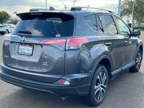 Used 2016 Toyota RAV4 LE AWD/4WD image 4