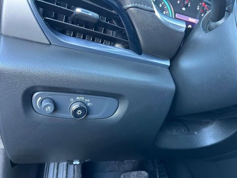 Used 2022 Chevrolet Traverse LT image 30