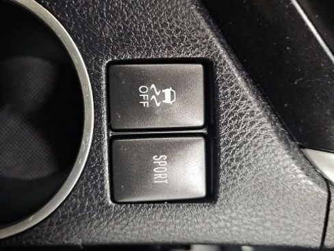 Used 2018 Toyota Corolla SE image 22