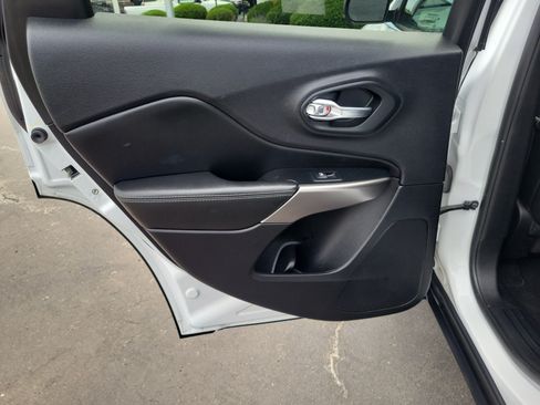 Used 2019 Jeep Cherokee Limited AWD/4WD image 15