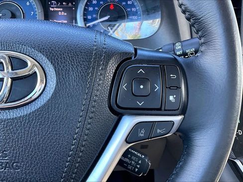 Used 2019 Toyota Sienna XLE image 22