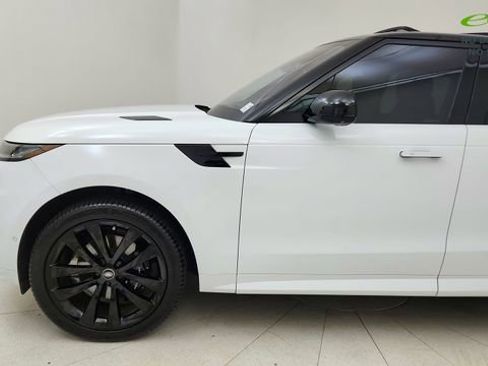 Used 2023 Land Rover Range Rover Sport SE Dynamic image 9