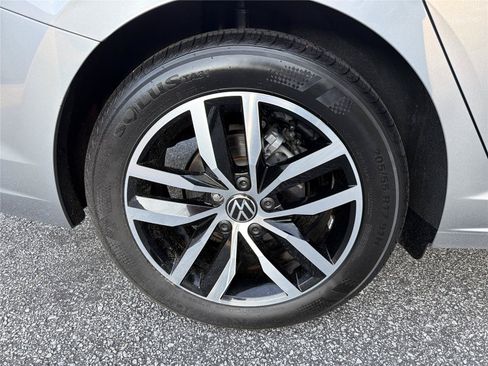 Used 2026 Volkswagen Jetta SE FWD image 16