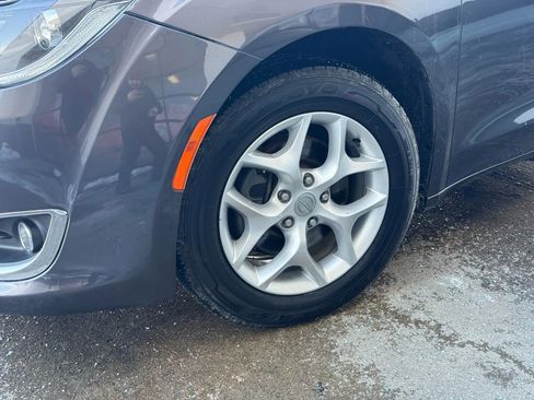 Used 2018 Chrysler Pacifica Touring Plus w/ Tire & Wheel Group image 47