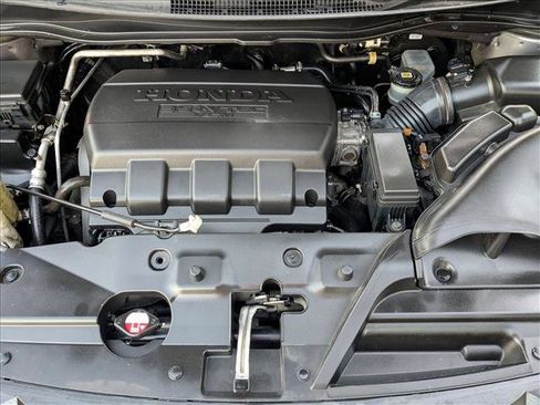 Used 2016 Honda Odyssey Touring Elite image 25