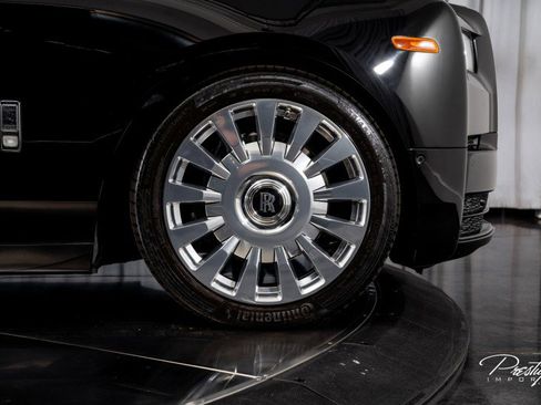 Used 2022 Rolls-Royce Phantom Sedan image 17