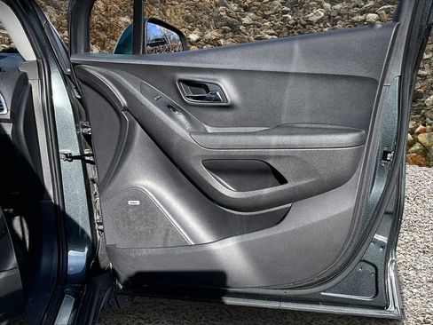 Used 2020 Chevrolet Trax Premier image 22