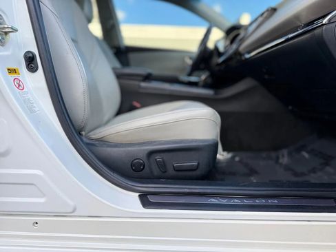 Used 2015 Toyota Avalon Limited image 27