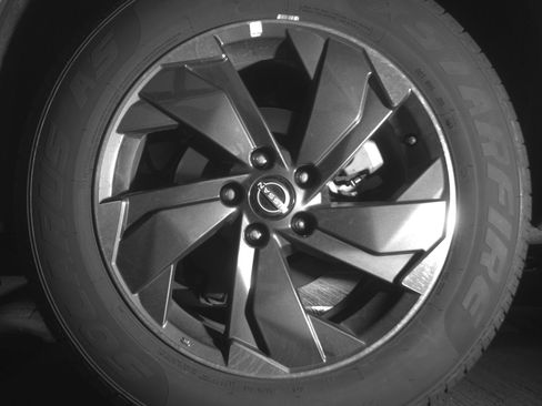 Used 2025 Nissan Rogue SV FWD image 14