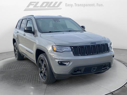 Used 2020 Jeep Grand Cherokee Laredo image 1