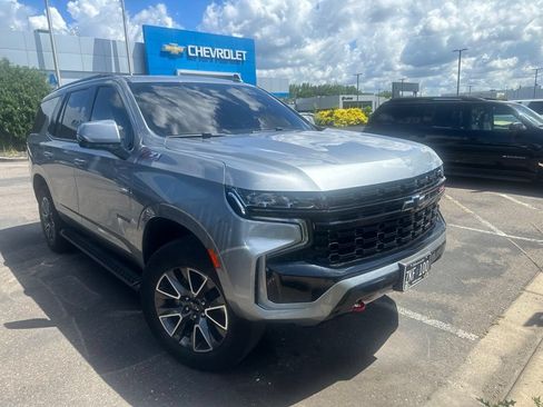 Used 2024 Chevrolet Tahoe Z71 w/ Luxury Package AWD/4WD image 3