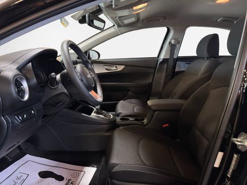 Certified 2022 Kia Forte LXS FWD image 12