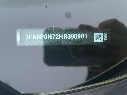 Used 2017 Ford Fusion SE image 6