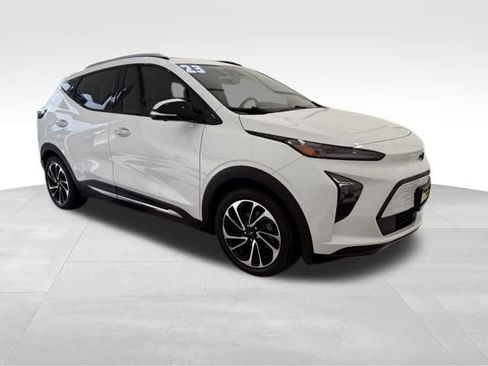 Used 2023 Chevrolet Bolt EUV Premier w/ Sun & Sound Package image 6