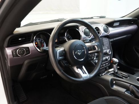 Used 2016 Ford Mustang Coupe RWD image 6