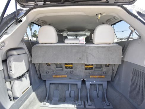 Used 2014 Toyota Sienna XLE w/ Entertainment Package FWD image 10