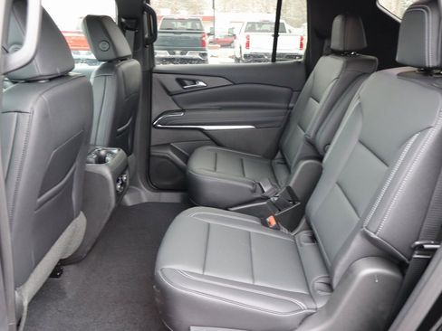 Used 2025 Chevrolet Traverse LT w/ Sun and Wheel Package image 22