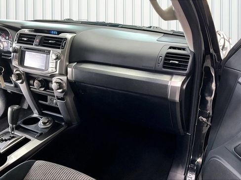 Used 2015 Toyota 4Runner SR5 AWD/4WD image 27