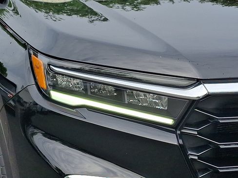Certified 2023 Honda Pilot Touring image 9
