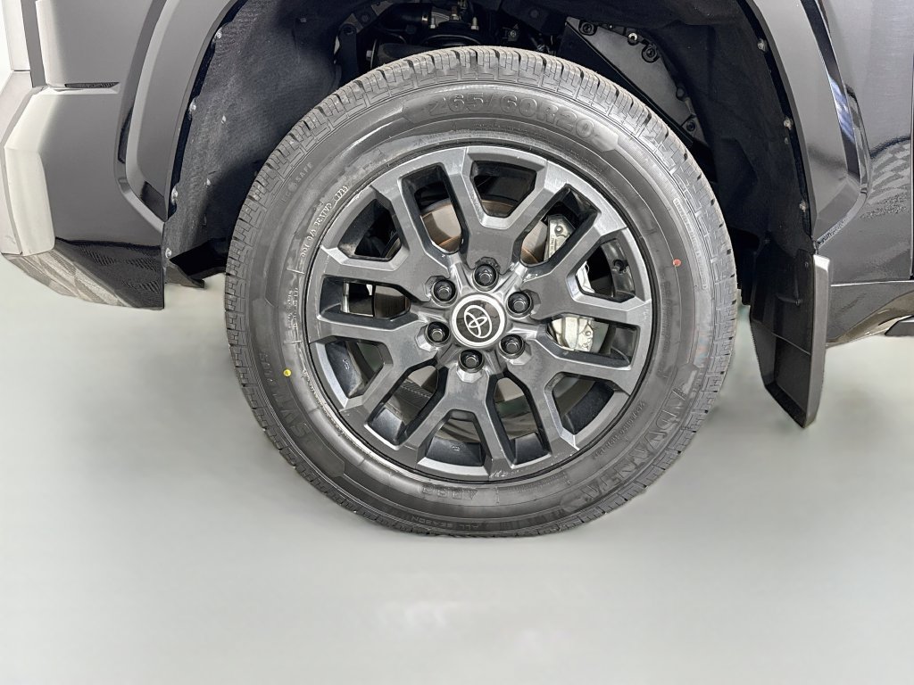Used 2024 Toyota Tundra Platinum AWD/4WD image 32