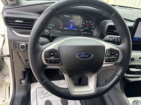 Used 2022 Ford Explorer XLT image 15
