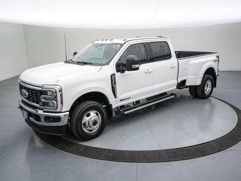 Certified 2026 Ford F350 Lariat image 9