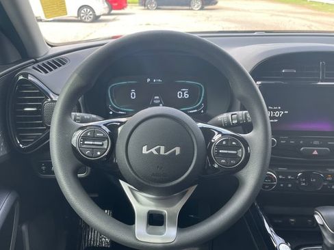 Used 2025 Kia Soul S FWD image 13