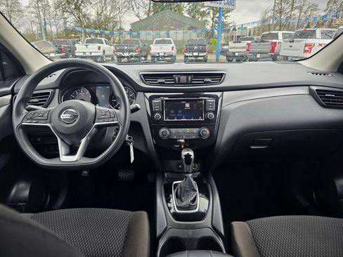 Used 2022 Nissan Rogue Sport S image 5