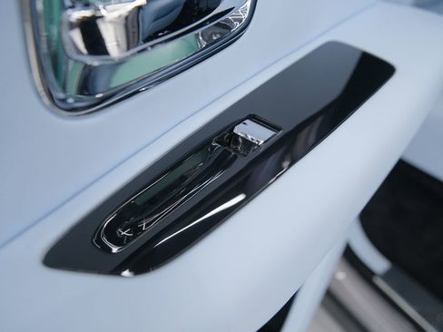 Used 2025 Rolls-Royce Cullinan AWD/4WD image 33