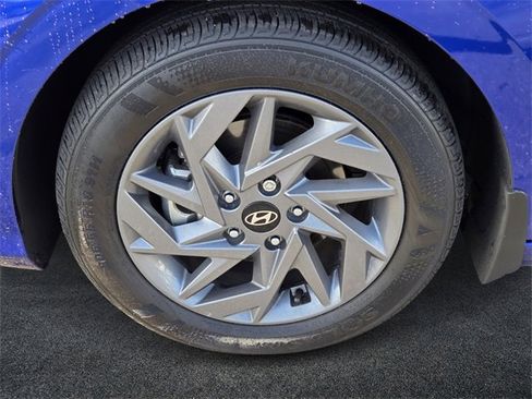 Used 2024 Hyundai Elantra SEL image 8