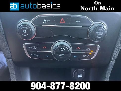 Used 2016 Dodge Charger SXT RWD image 10
