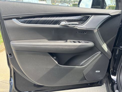 Used 2022 Cadillac XT6 Premium Luxury image 14